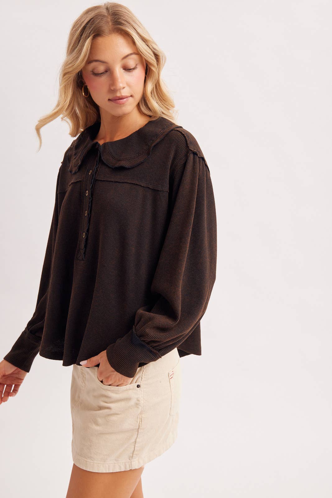 BILLOWY SILHOUETTE COLLARED NECK WAFFLE KNIT TOP