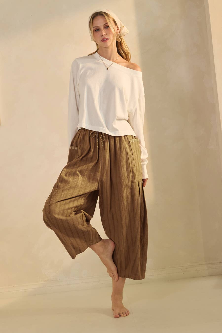 Textured Cropped Pants