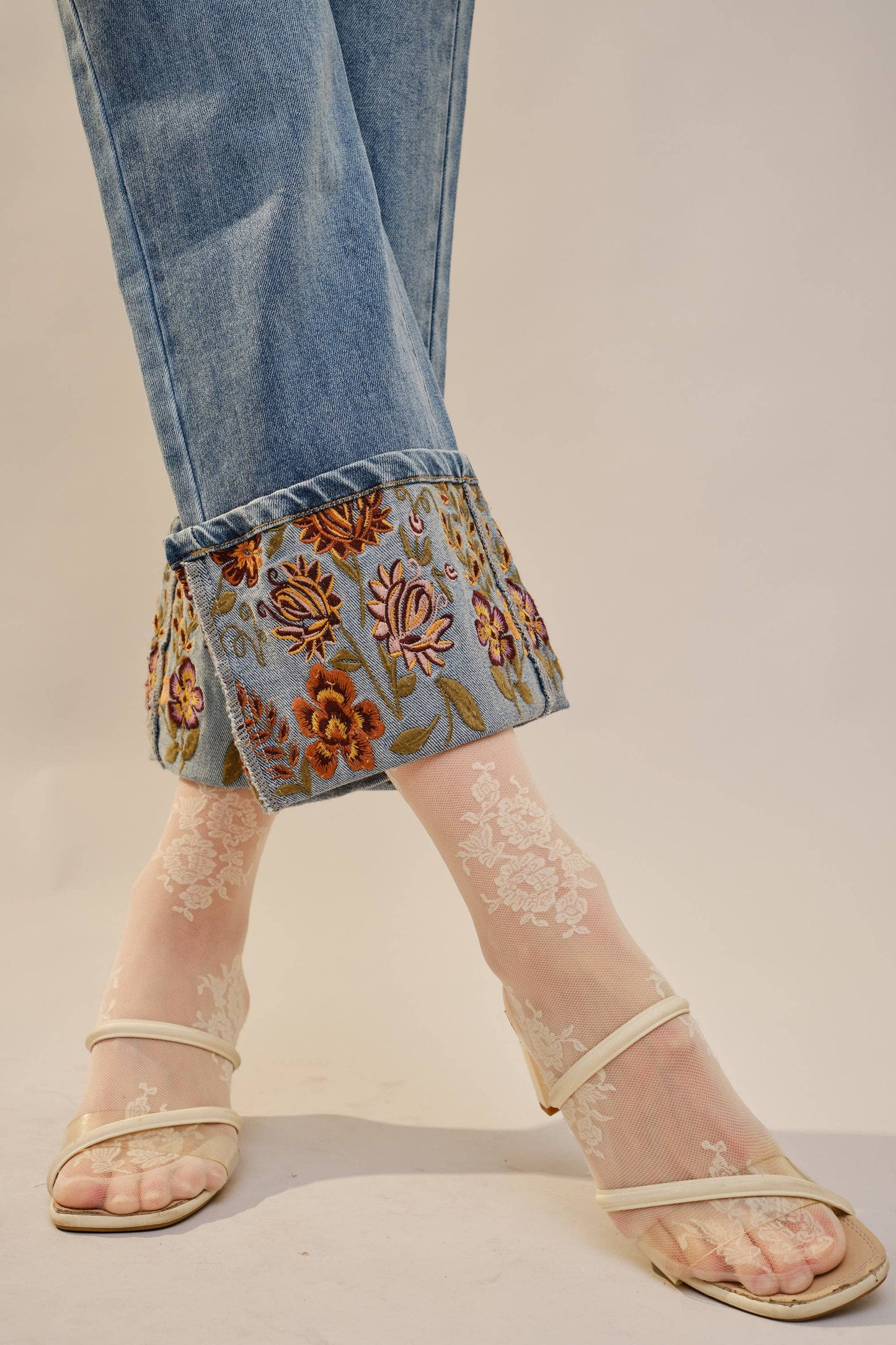 Embroidered Cuffed Cropped Denim Jeans