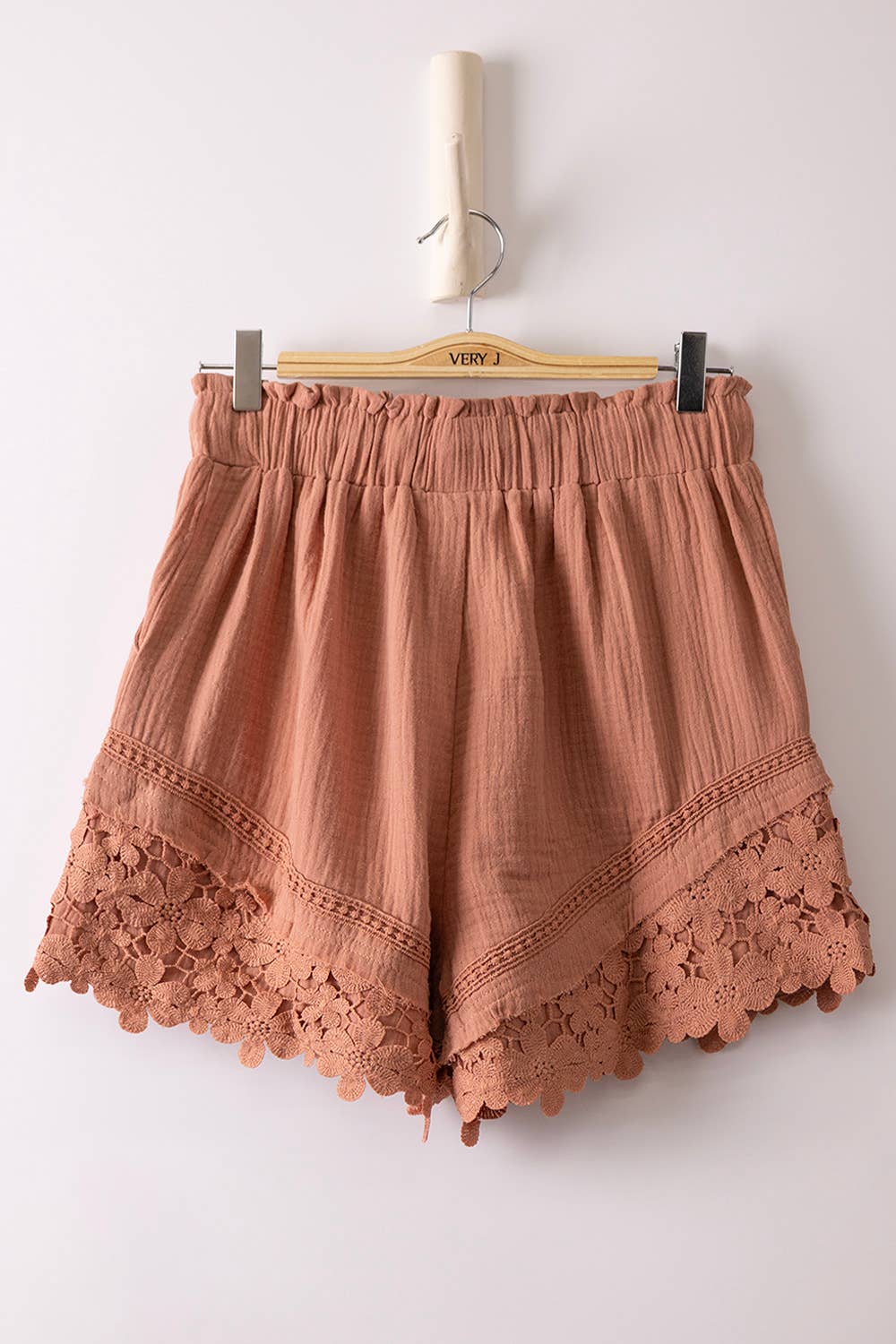 Lace Contrast Detail Woven Shorts
