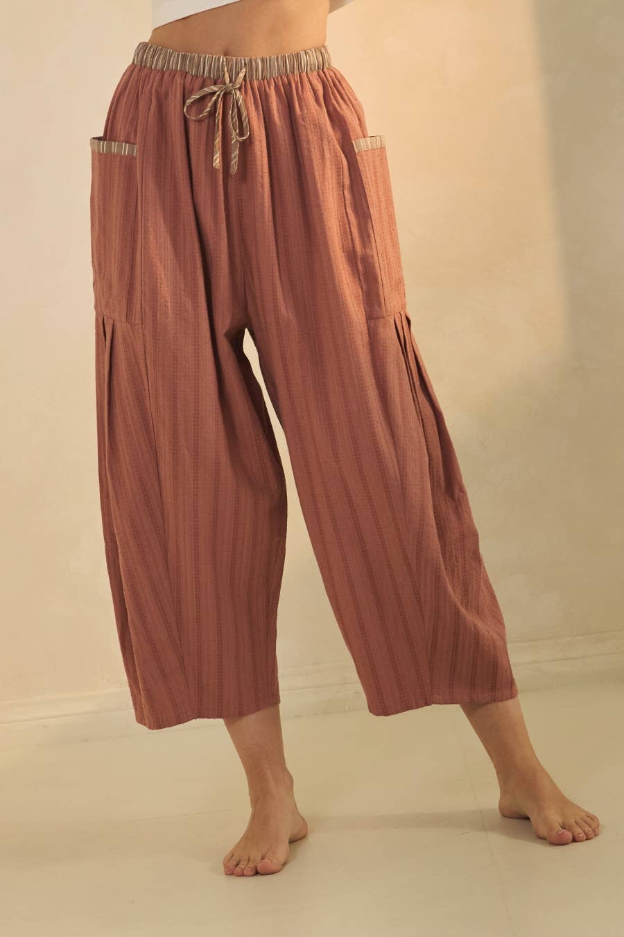 Textured Cropped Pants