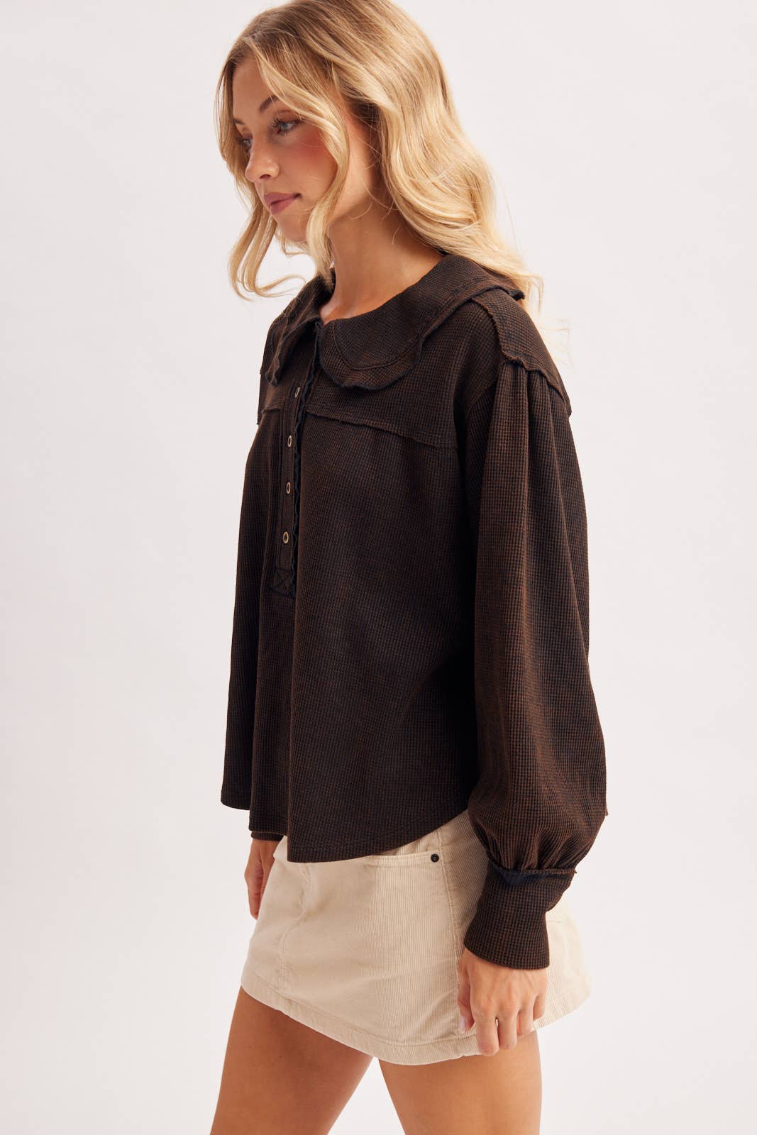 BILLOWY SILHOUETTE COLLARED NECK WAFFLE KNIT TOP