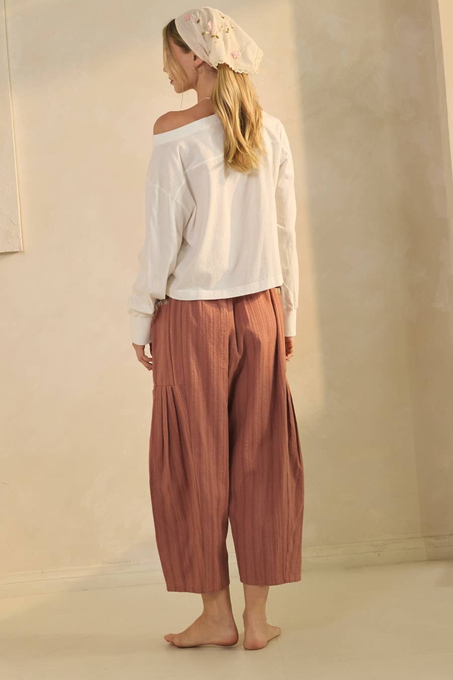 Textured Cropped Pants